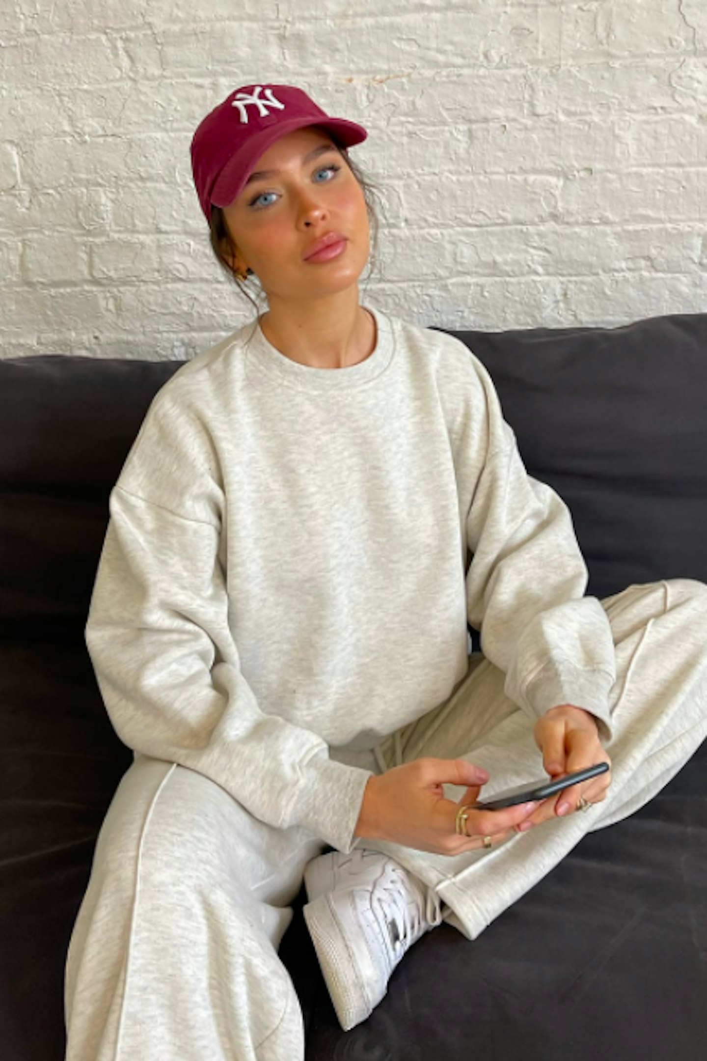 Naomi Genes Oatmeal Cropped Sweatshirt