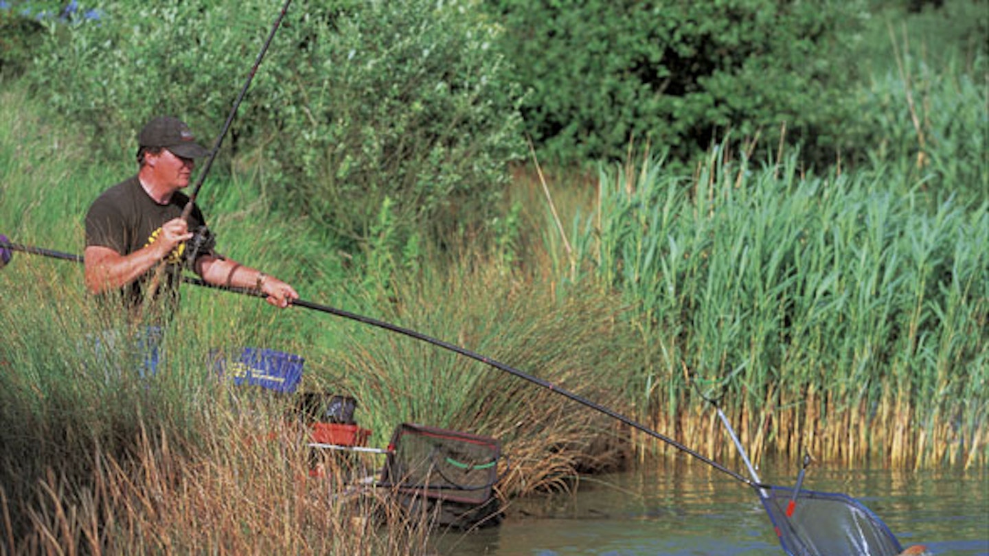HOW TO FISH FOR CARP WITH A BAGGING WAGGLER