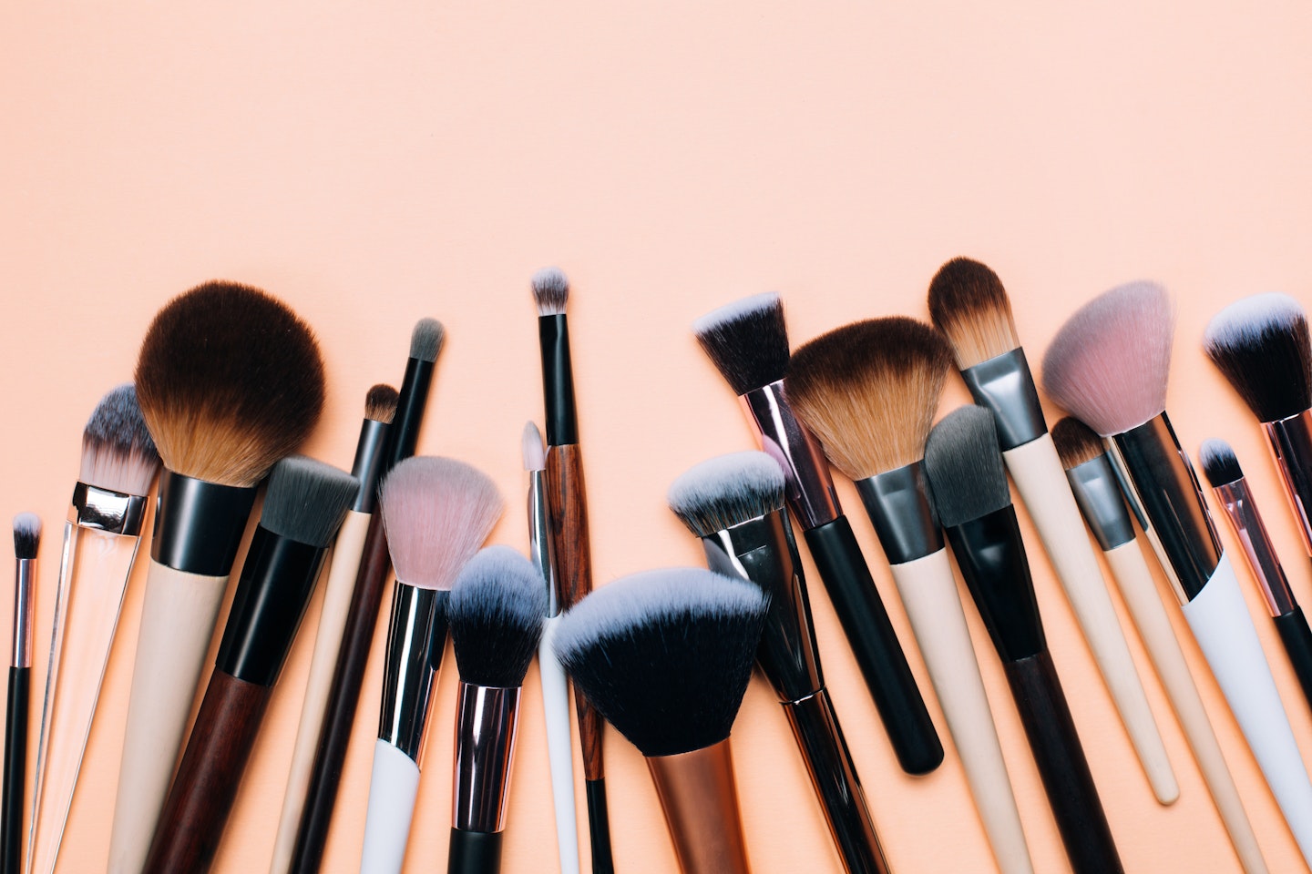 https://images.bauerhosting.com/legacy/media/603e/504f/4098/7f77/6a7f/1c6c/how%20often%20you%20should%20clean%20your%20make-up%20brushes.jpg?ar=16%3A9&fit=crop&crop=top&auto=format&w=1440&q=80