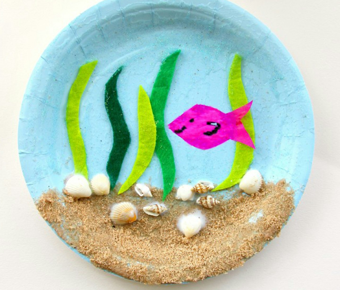paper plate under the sea