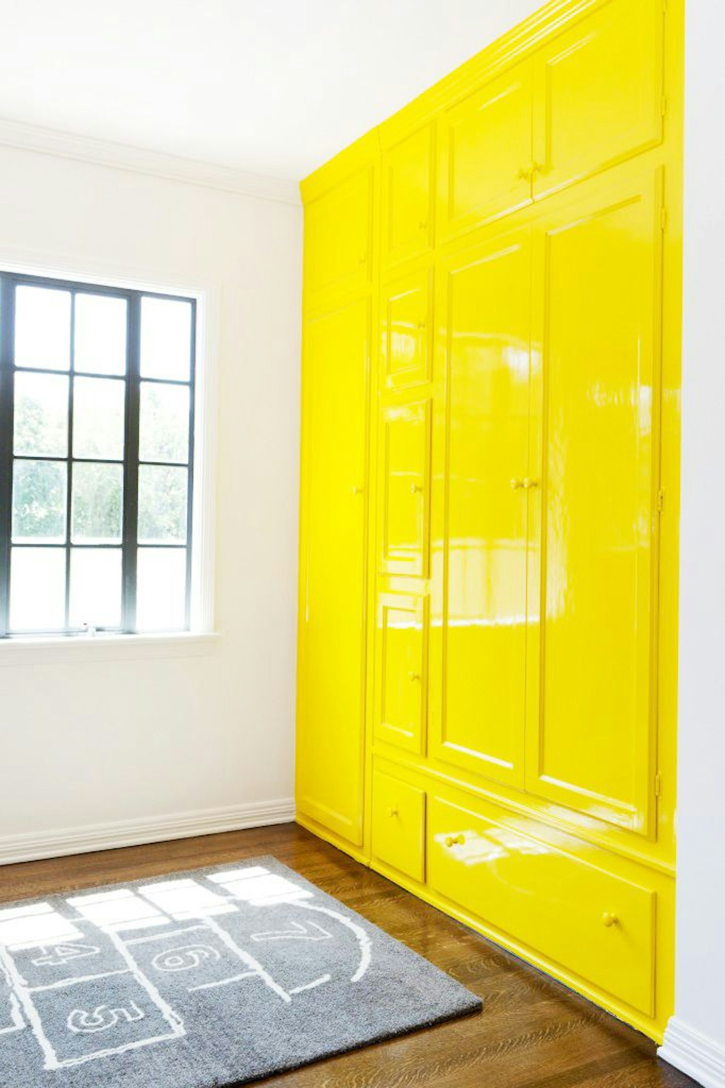 Yellow gloss feature wall