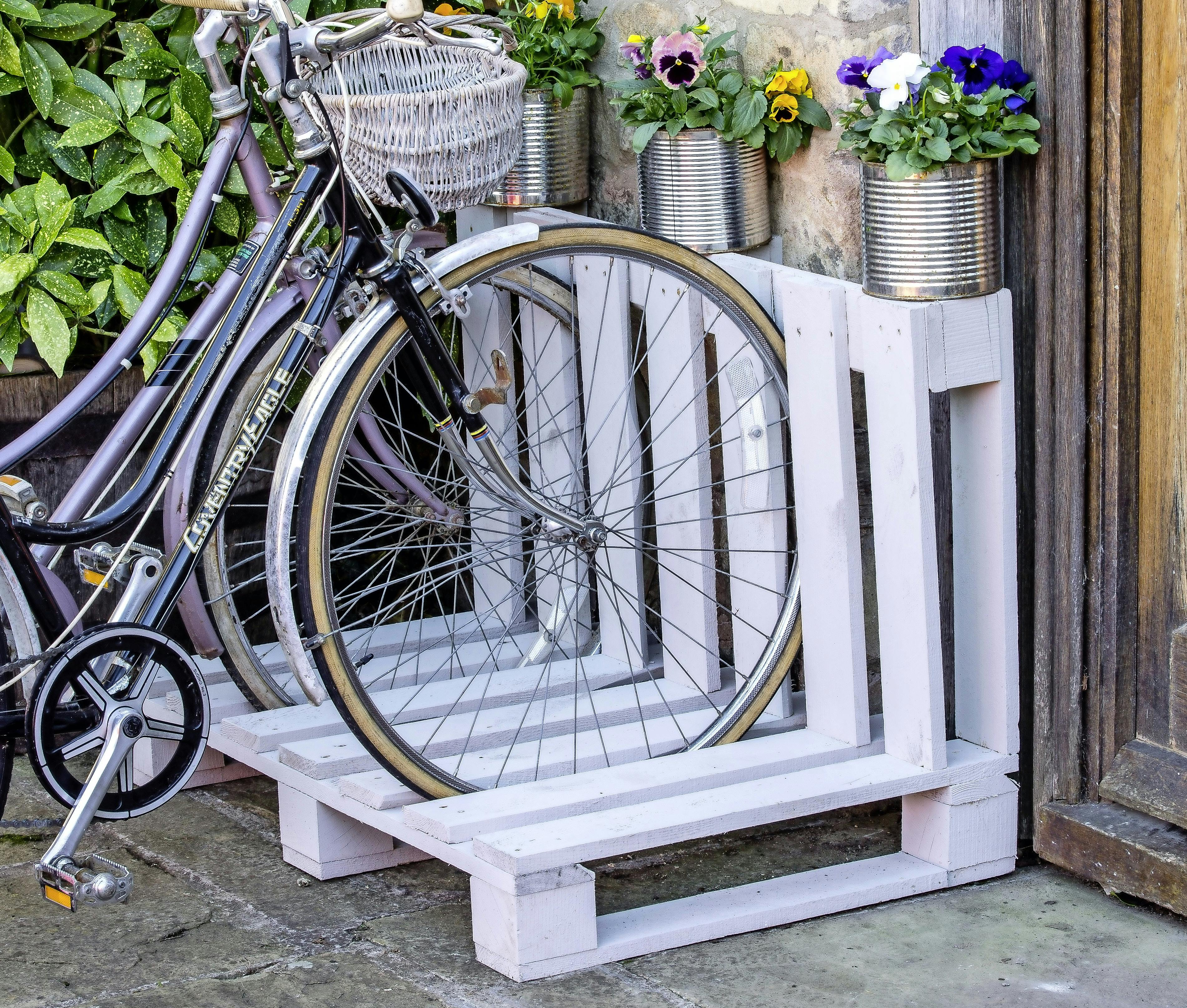 pallet bike stand