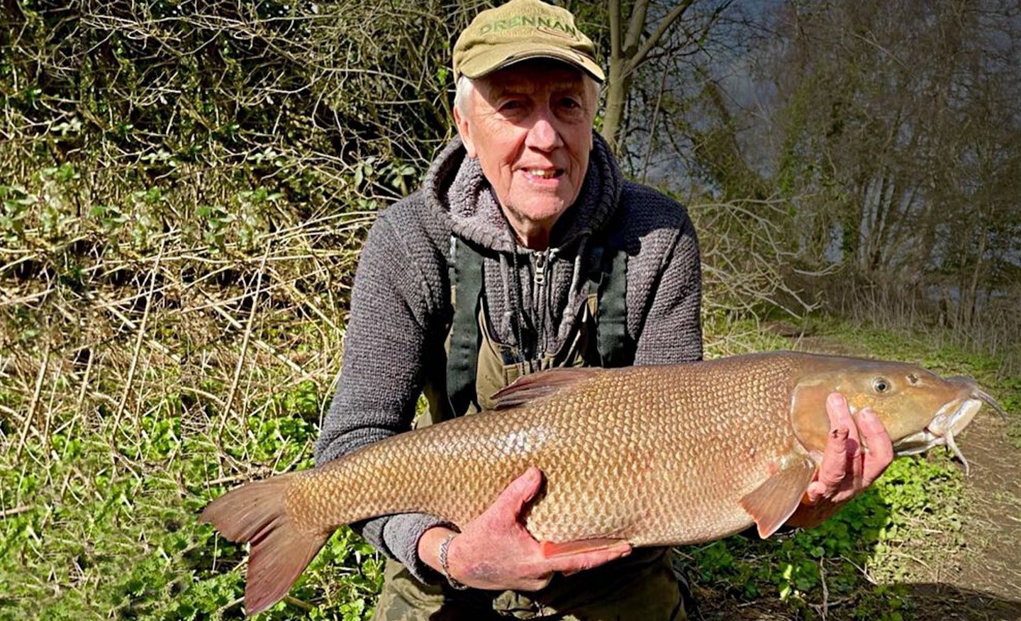 Ray Kent and the new 19lb 40z Lea record barbel