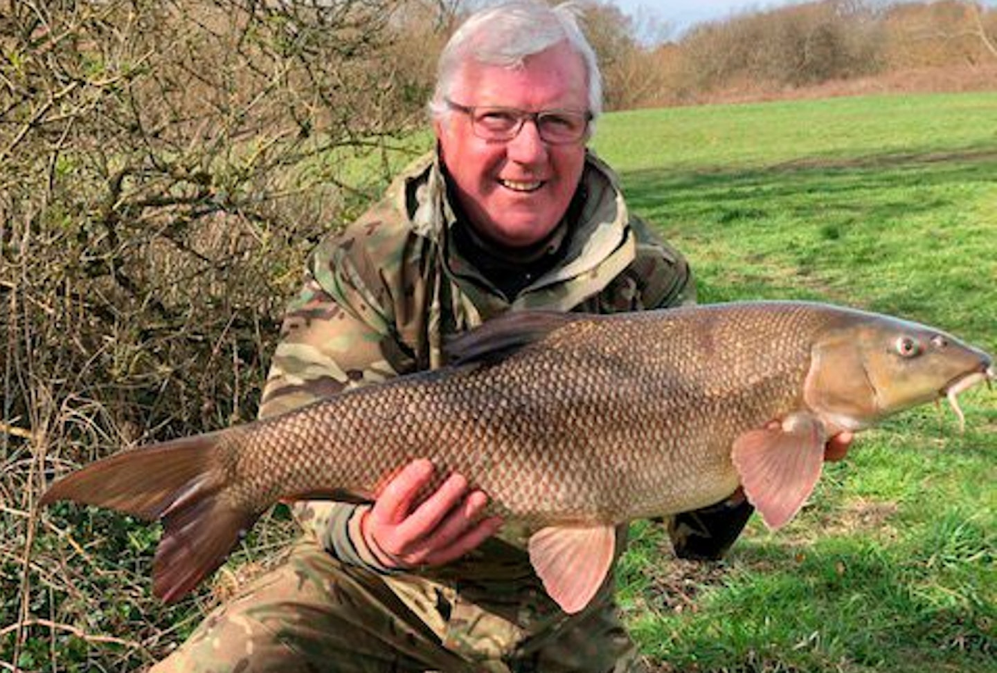 Keith Humphreys and the NEW Throop record barbel at 16lb 5oz