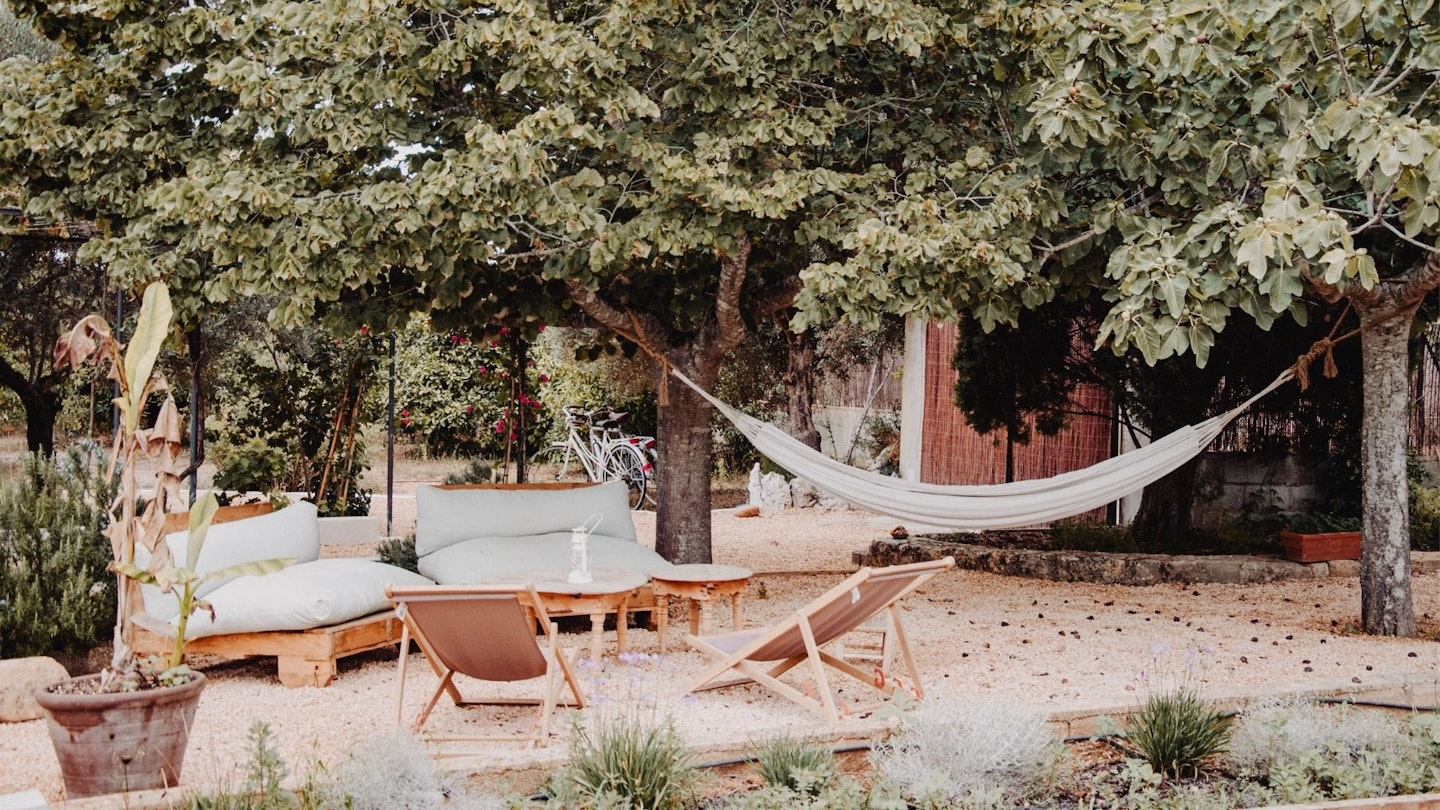 Best hammocks - garden furniture set up with hammock in tree