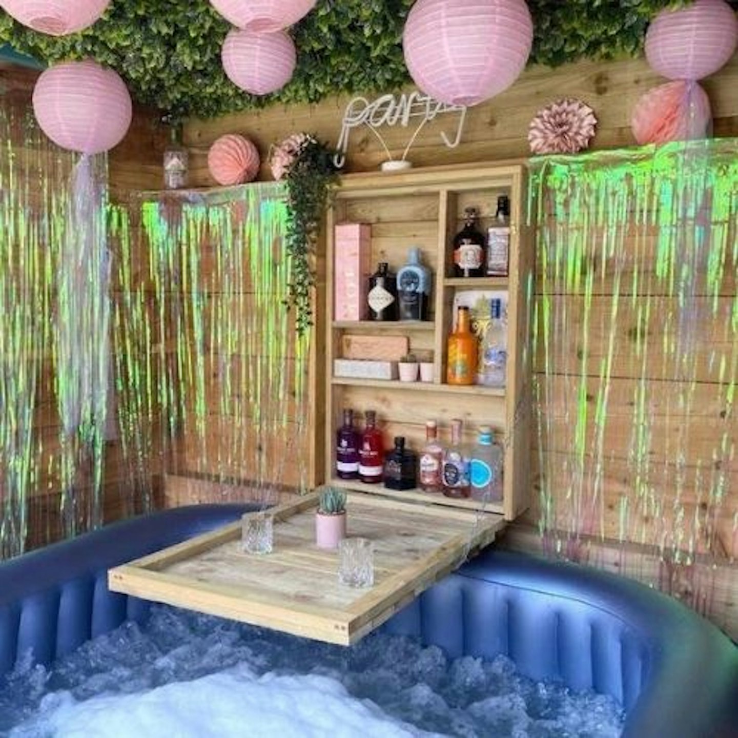 The Little Lilly Garden Bar
