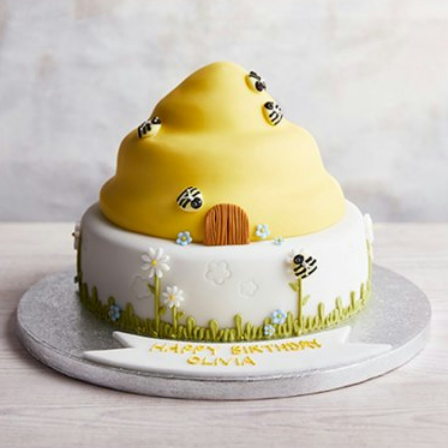 The best supermarket birthday cakes: Beehive Cake