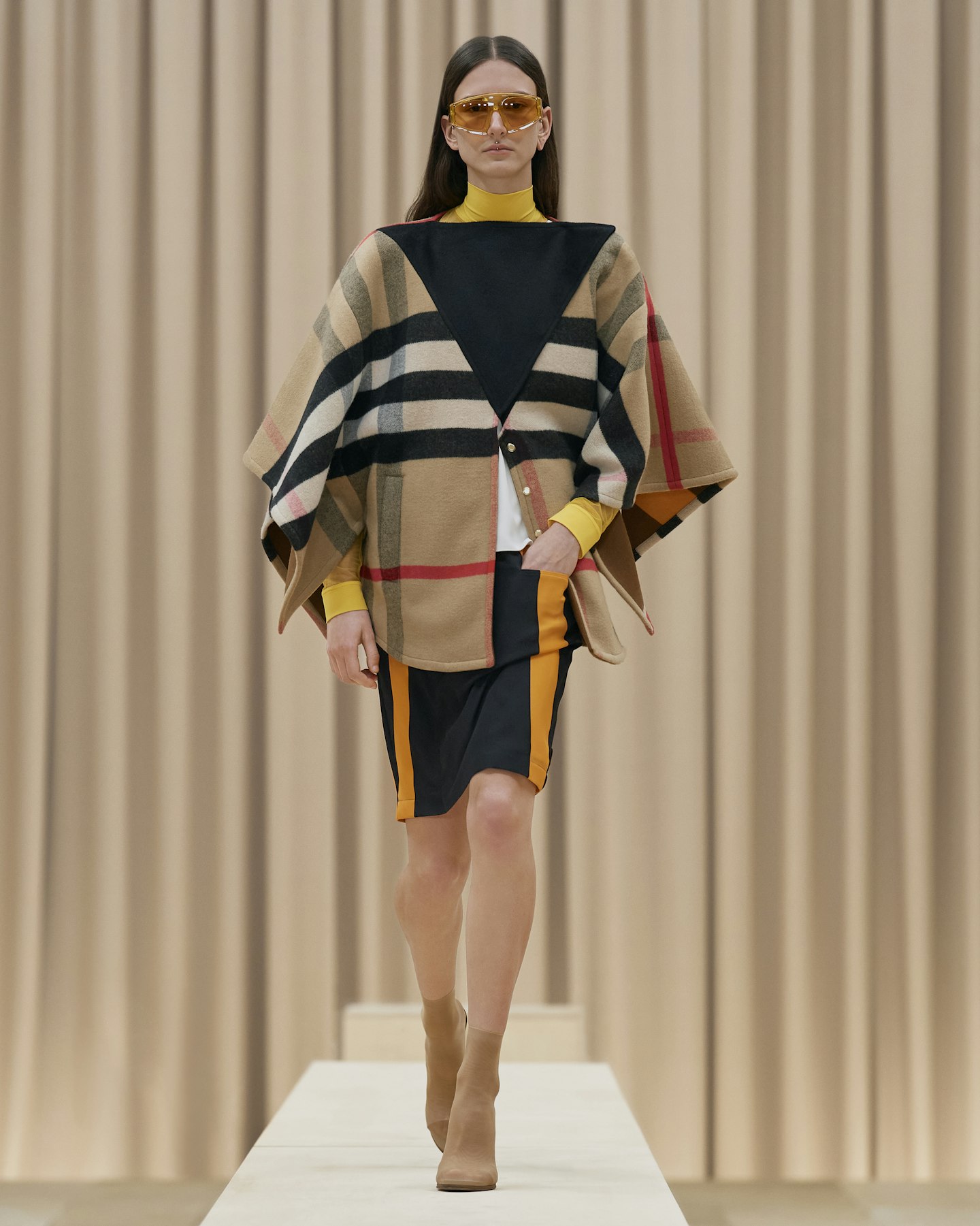 A model wearing an all-black outfit at Burberry AW21