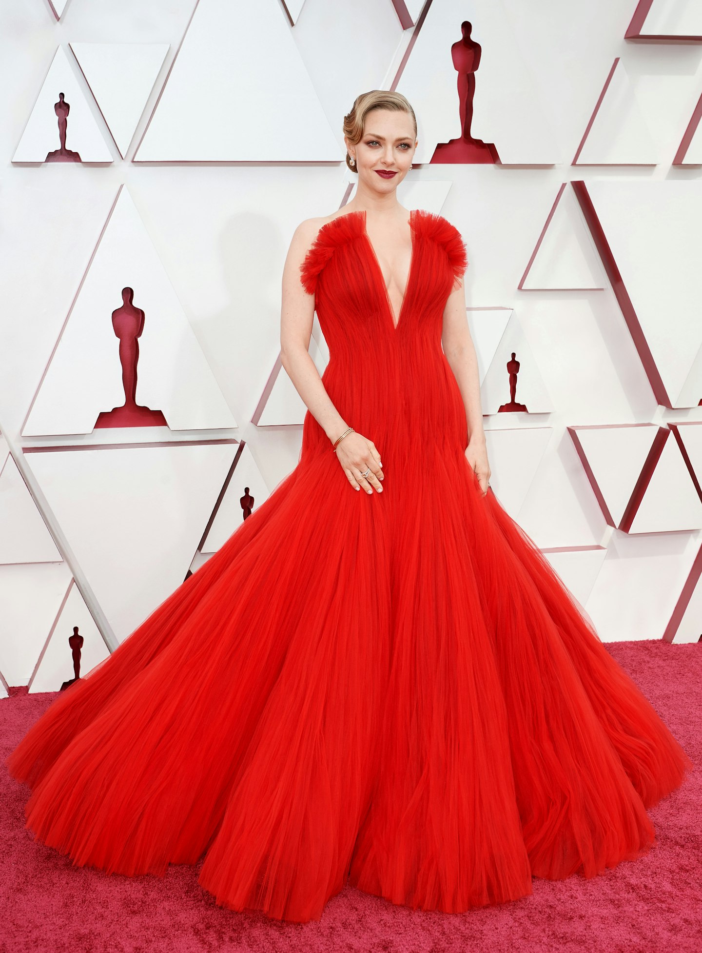 Amanda Seyfried in Armani Privu00e9 and Forevermark jewellery