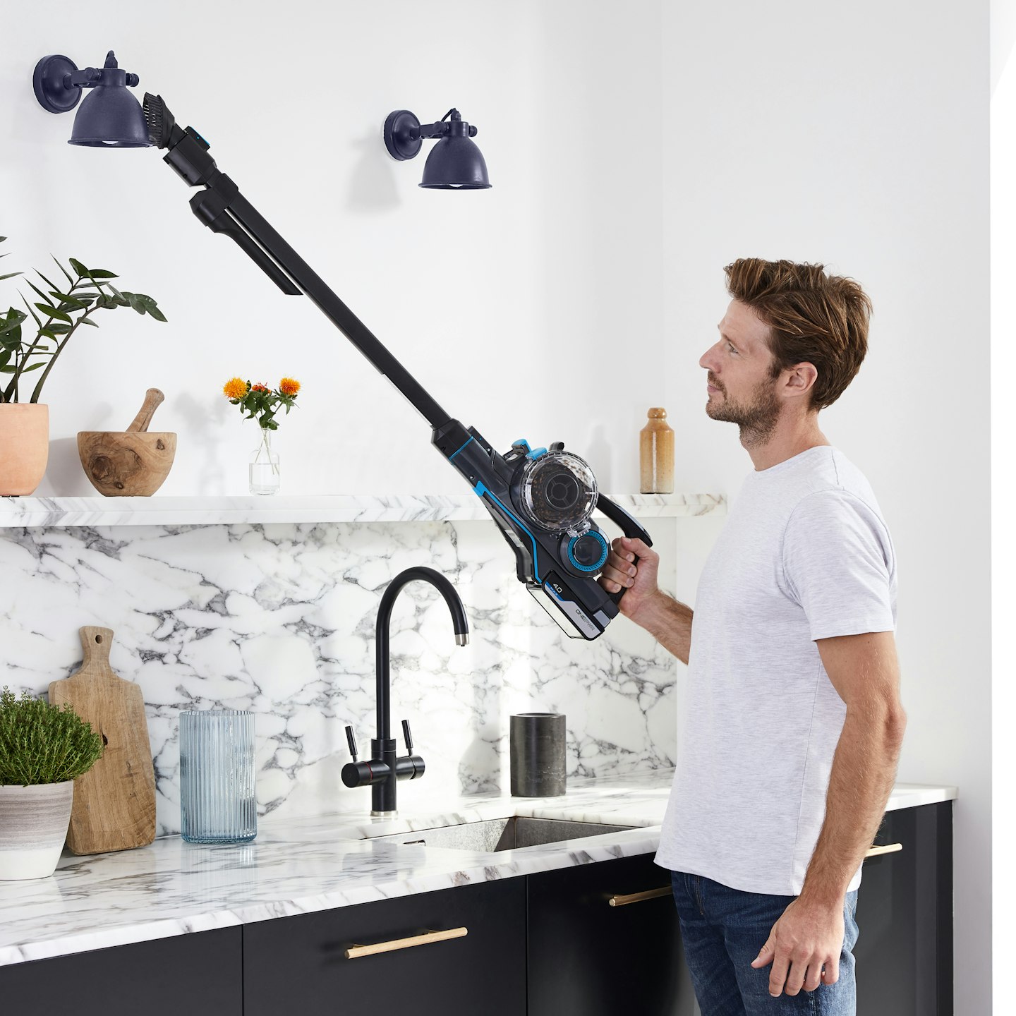 Vax ONEPWR Blade 4 Pet Cordless Vacuum Cleaner reaching light