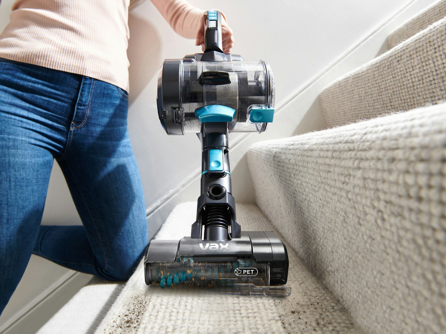 Vax ONEPWR Blade 4 Pet Cordless Vacuum Cleaner stairs