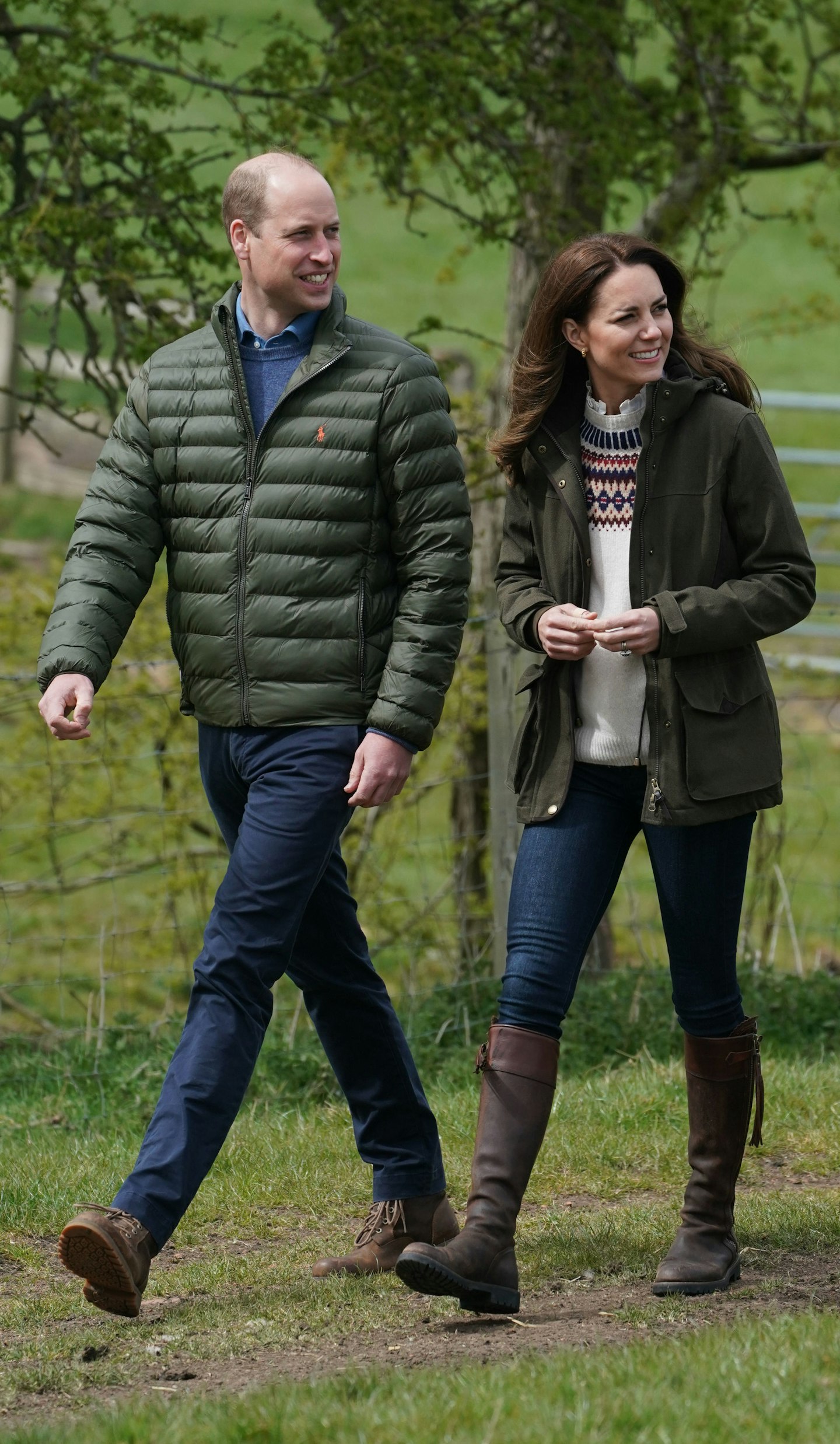 duke and duchess of cambridge visit farm 