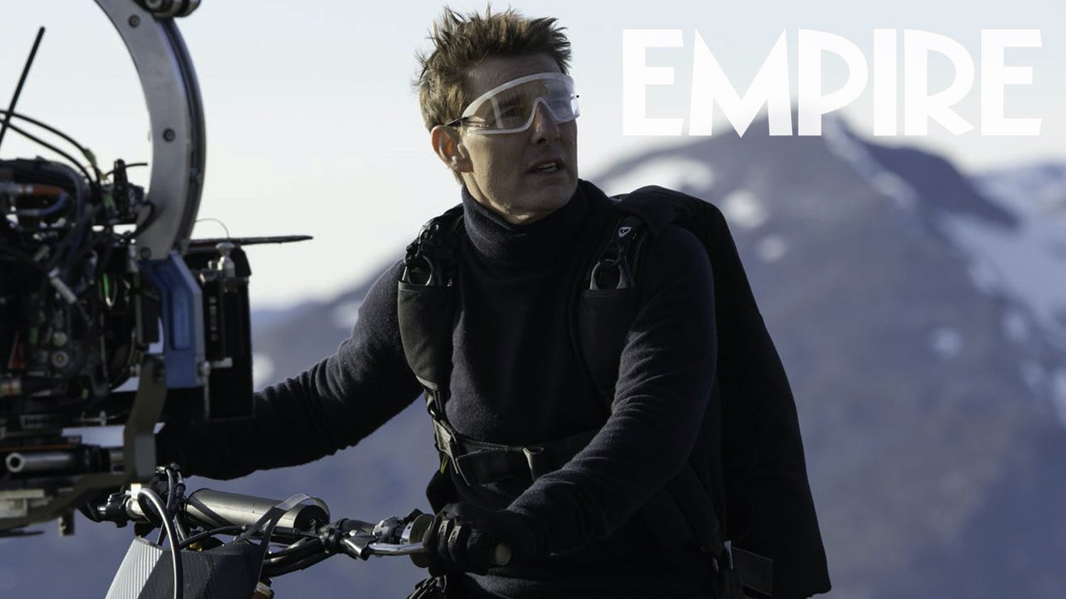 Tom Cruise – bike exclusive crop