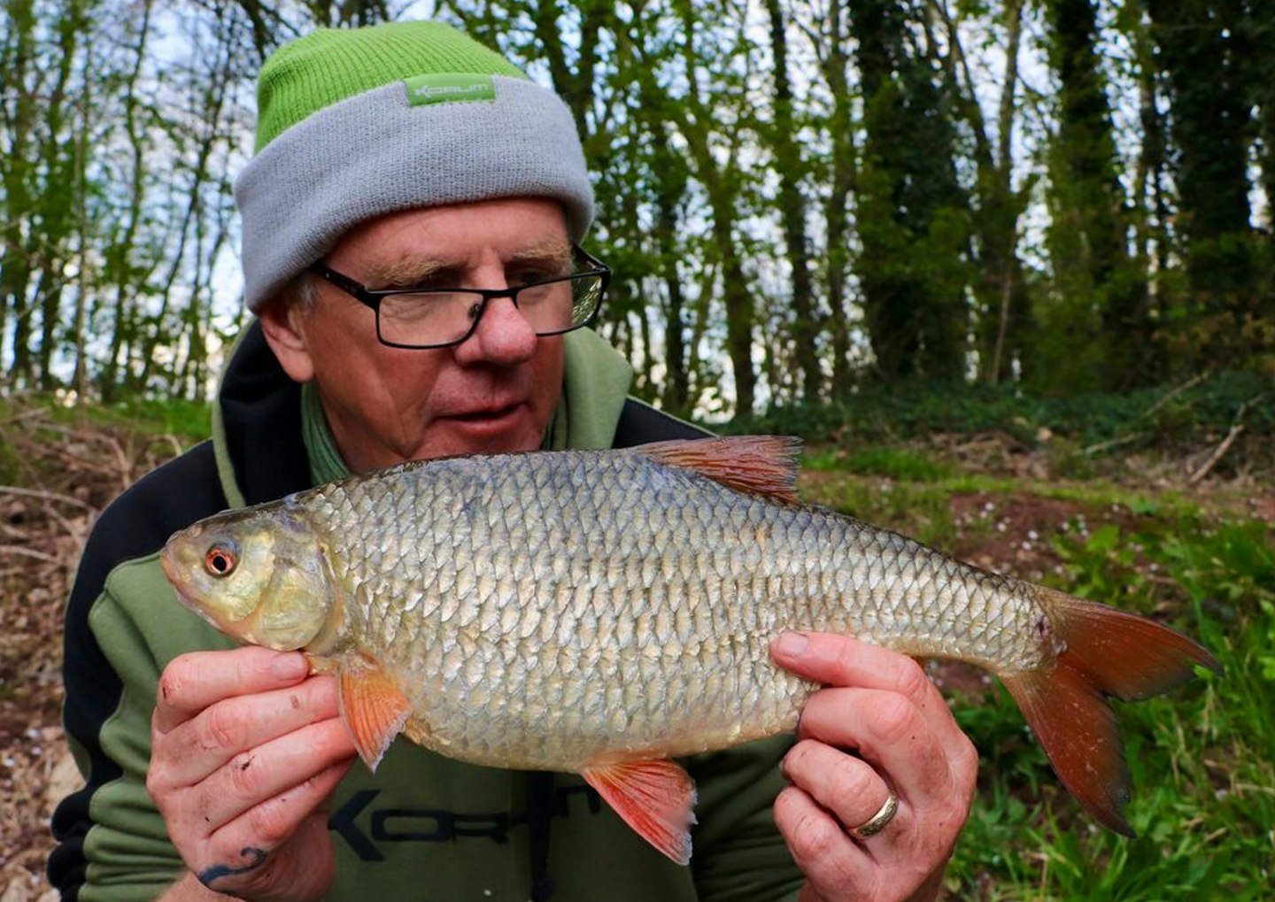 Terry Theobold and his 2lb 15oz roach