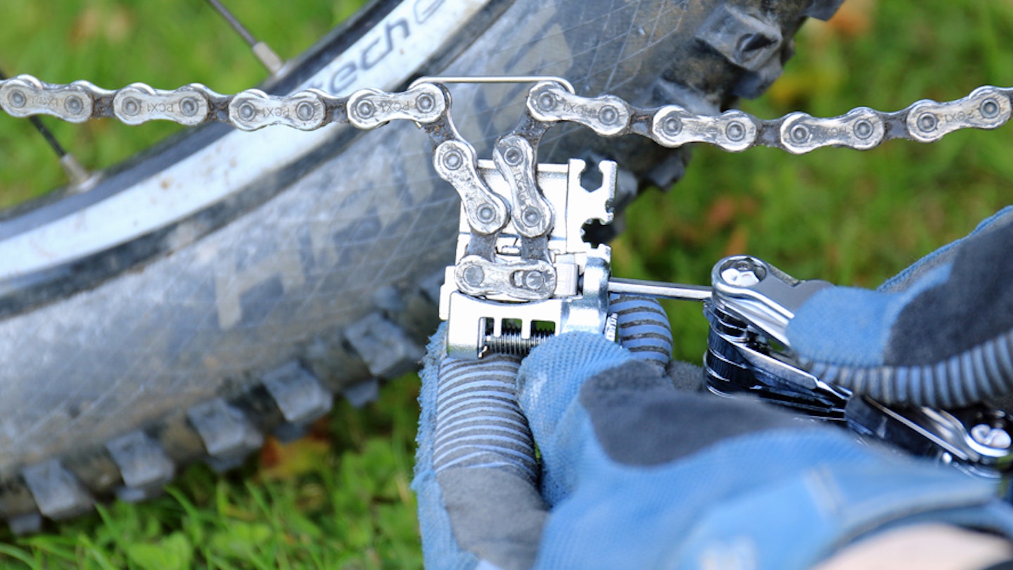 Using a bike multi tool to fix a broken chain