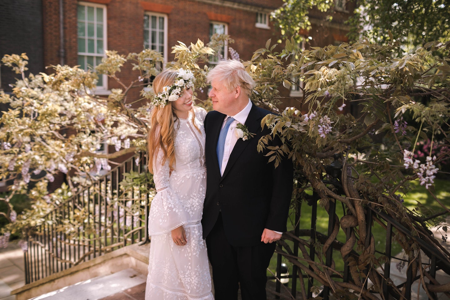carrie symonds with boris johnson on their wedding day