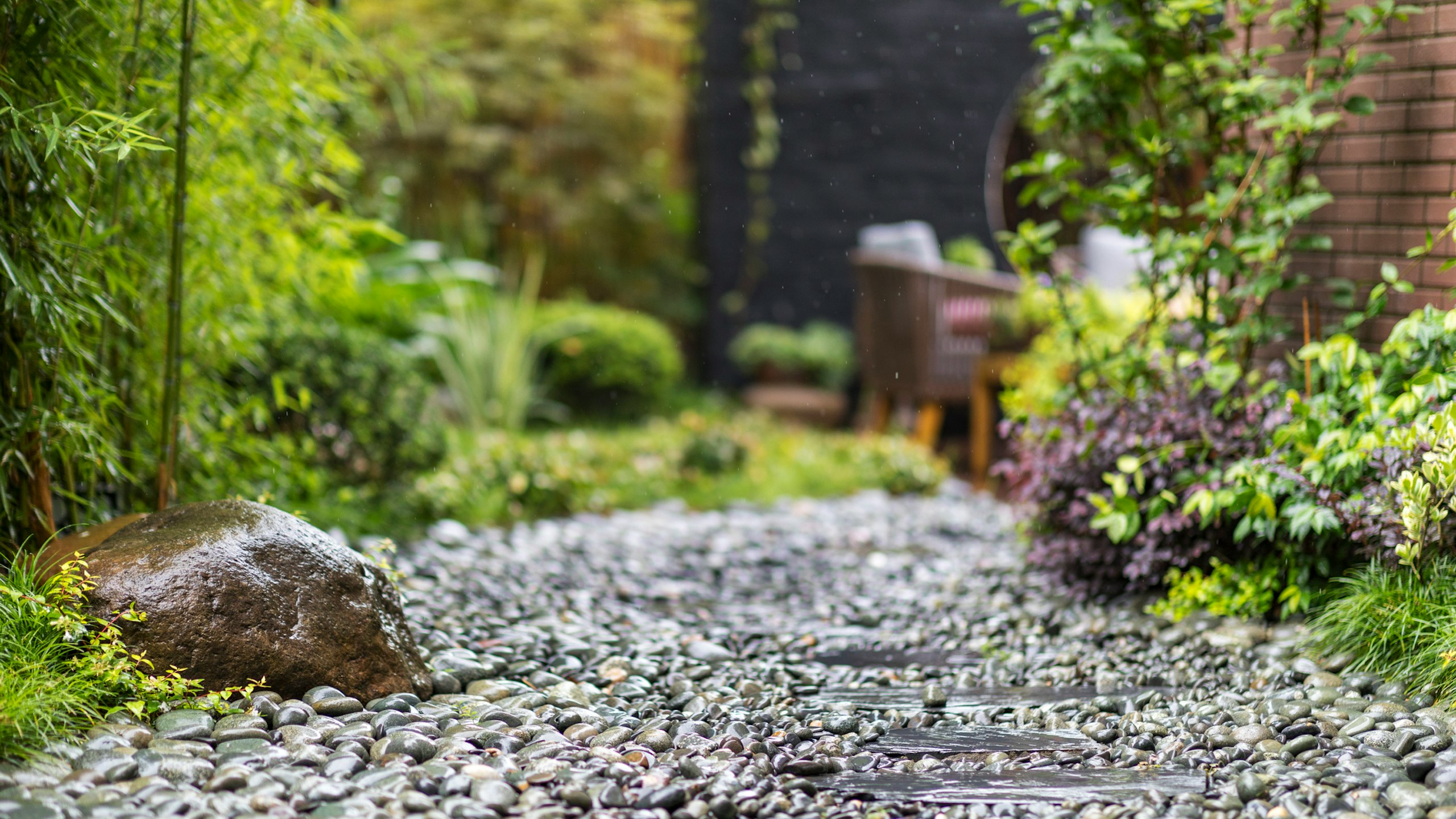 Rain on pebbles - rainwater catcher