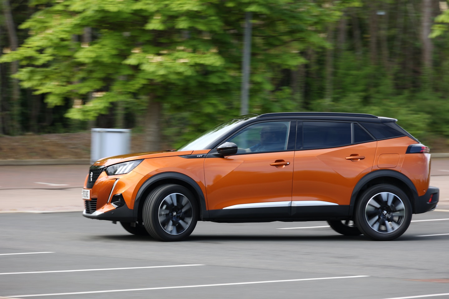 motion shot of Peugeot 2008 using Canon EOS R6