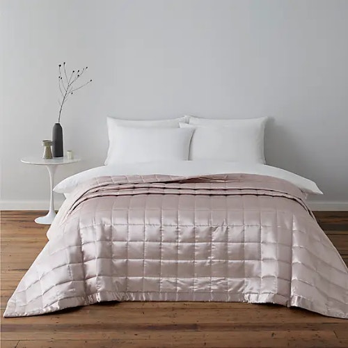 The best anti-pet hair bedding for a fuzz-free sleep | Life | Yours The best anti-pet hair bedding for a fuzz-free sleep | Life | Yours