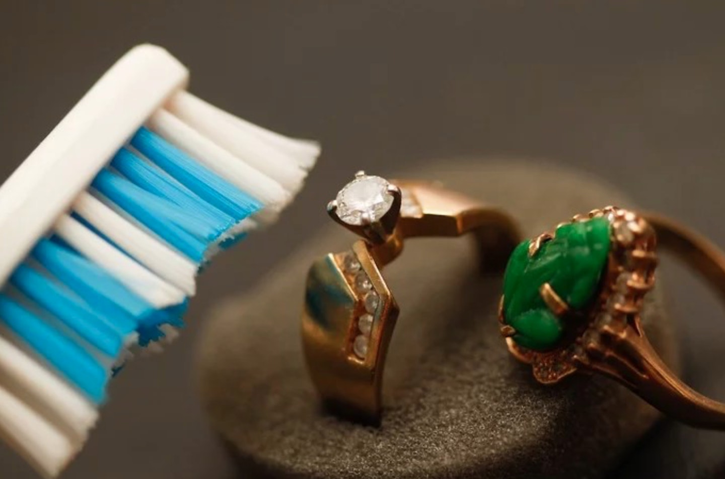 How to clean gold jewellery 