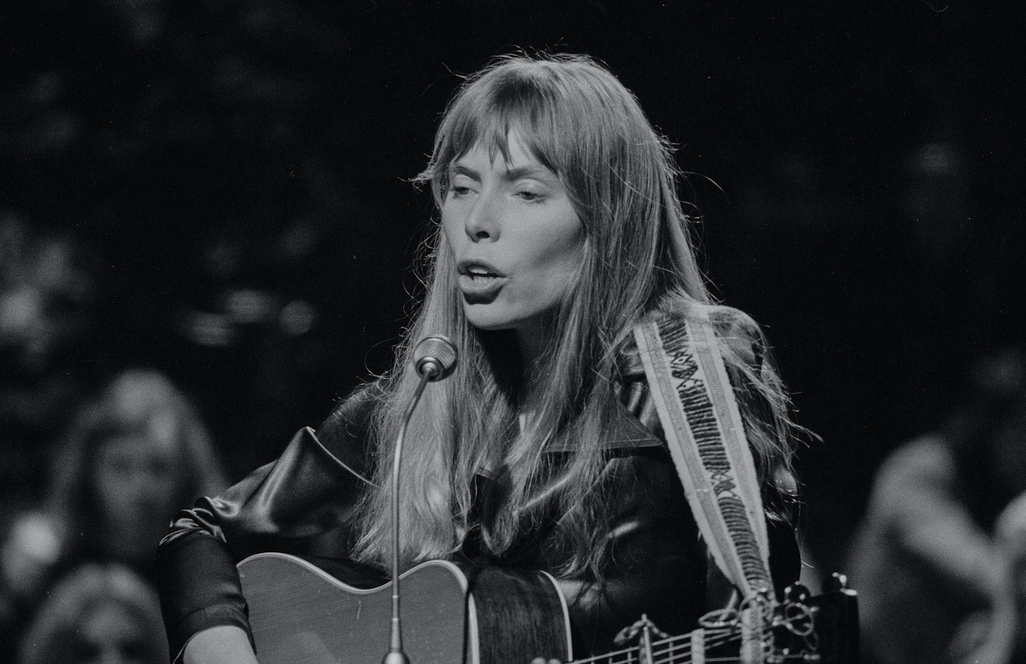 Joni Mitchell singing