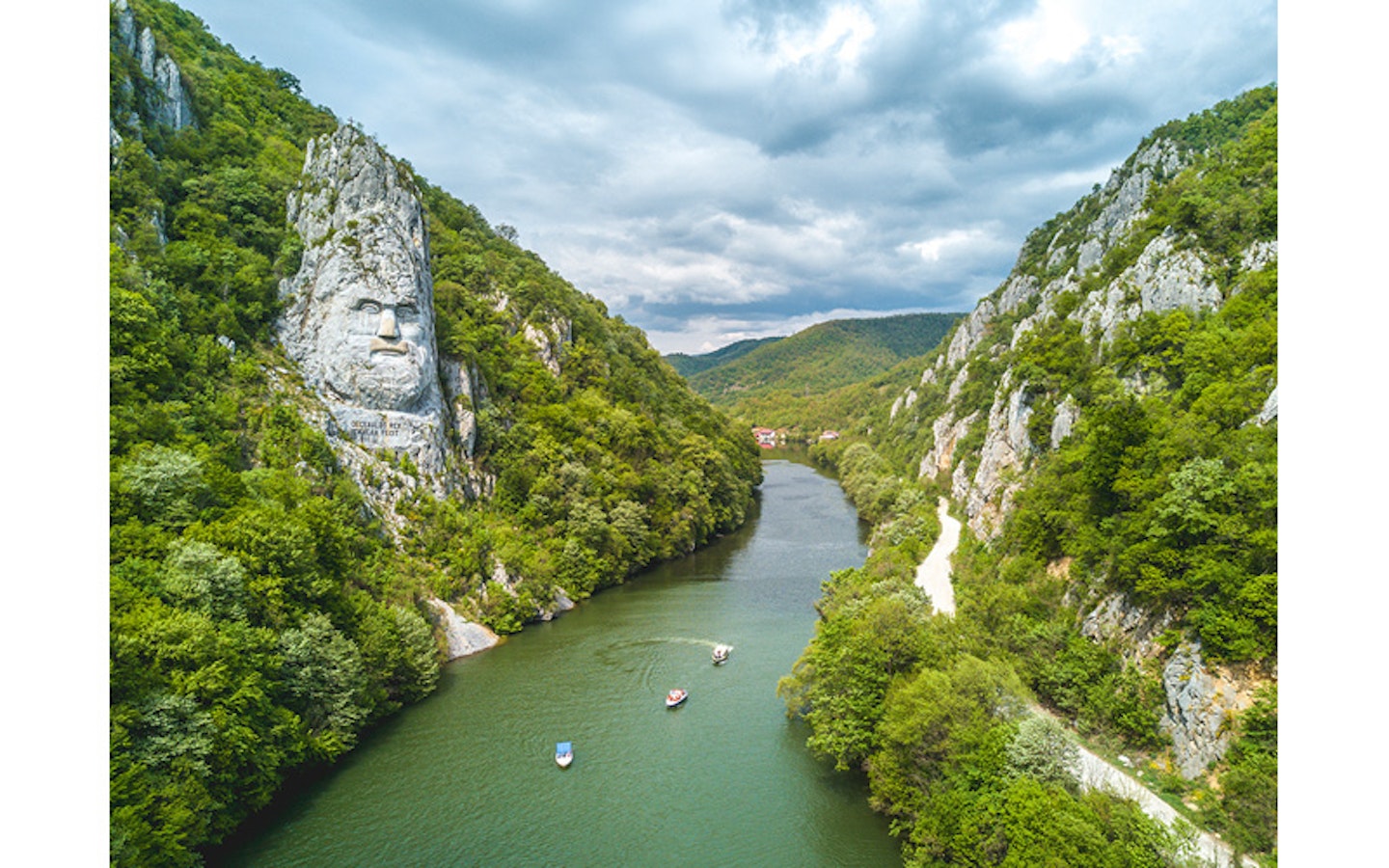 A relaxed river cruise along the Danube 