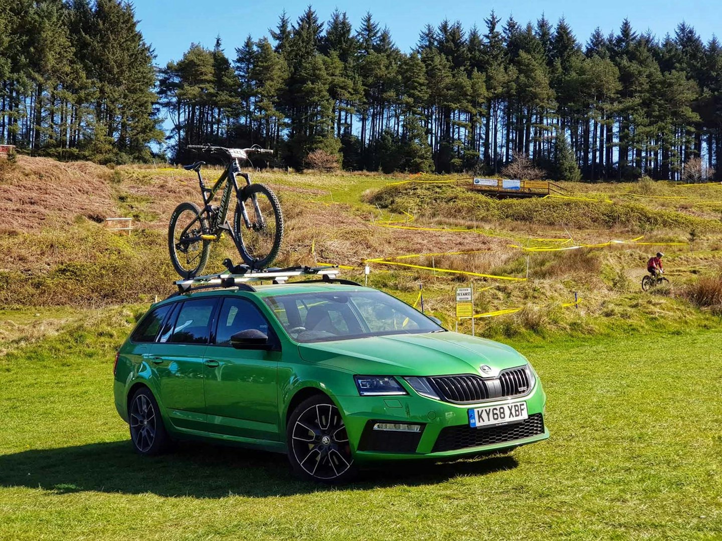 bike rack on the roof of a Skoda Octavia vRS