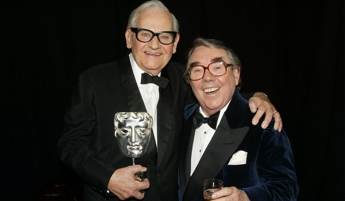 Ronnie Corbett, Ronnie Barker. CLASSIC. Two Ronnies. BEST Library Sketch.  FUNNY MAN. - YouTube