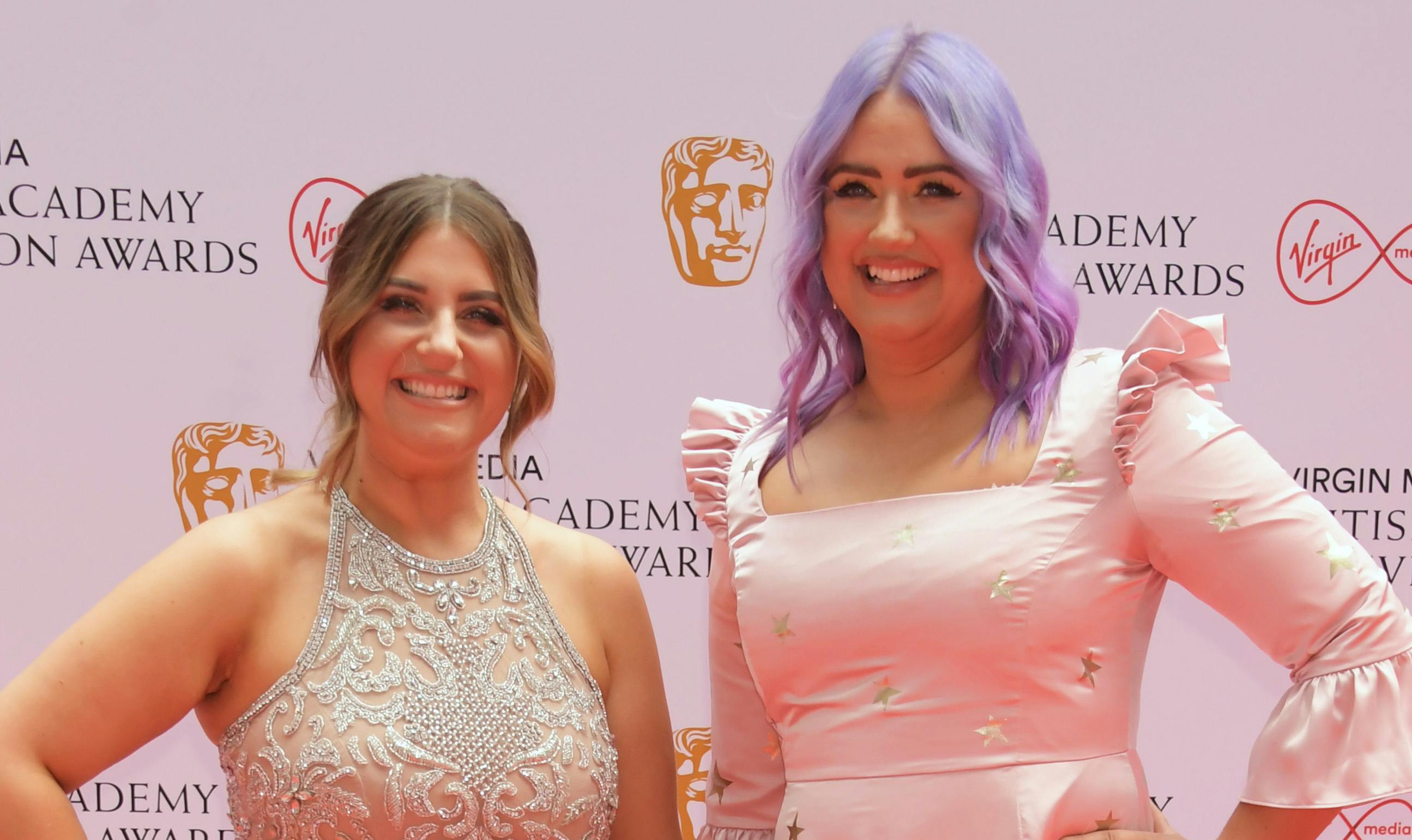 Gogglebox sisters who are Ellie and Izzi Warner? Entertainment Heat