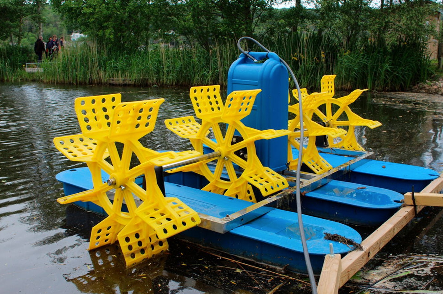 Fish-saving solar aerators  