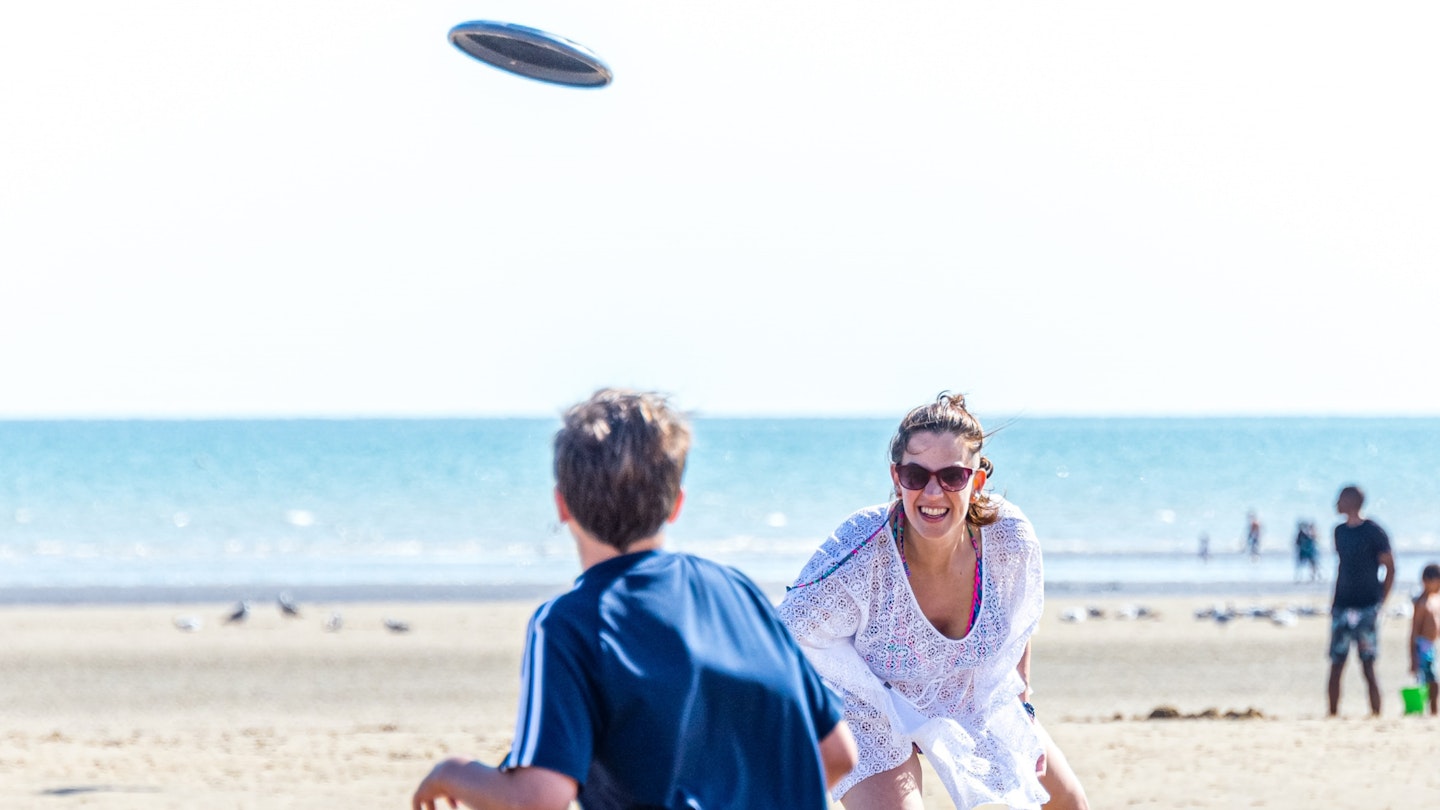 Two people playing frisbee