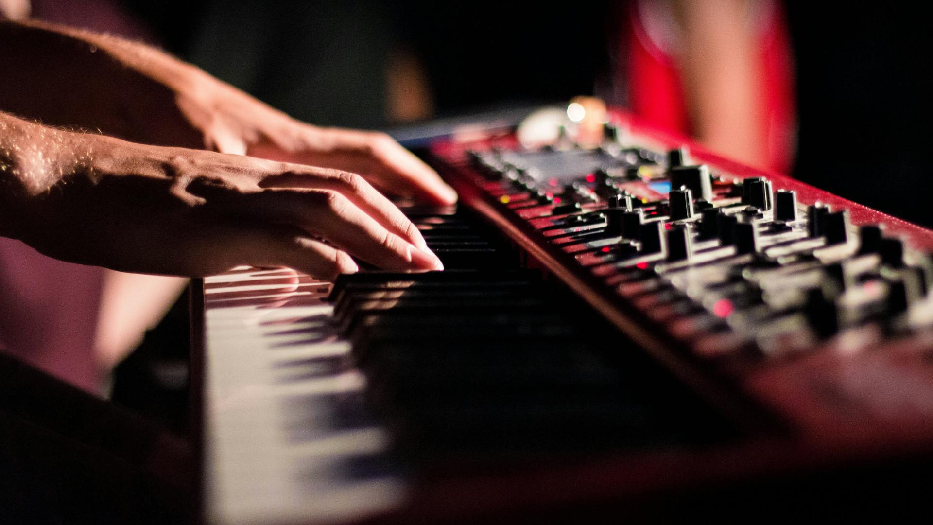 The Best Electric Keyboards for Beginners and Professionals