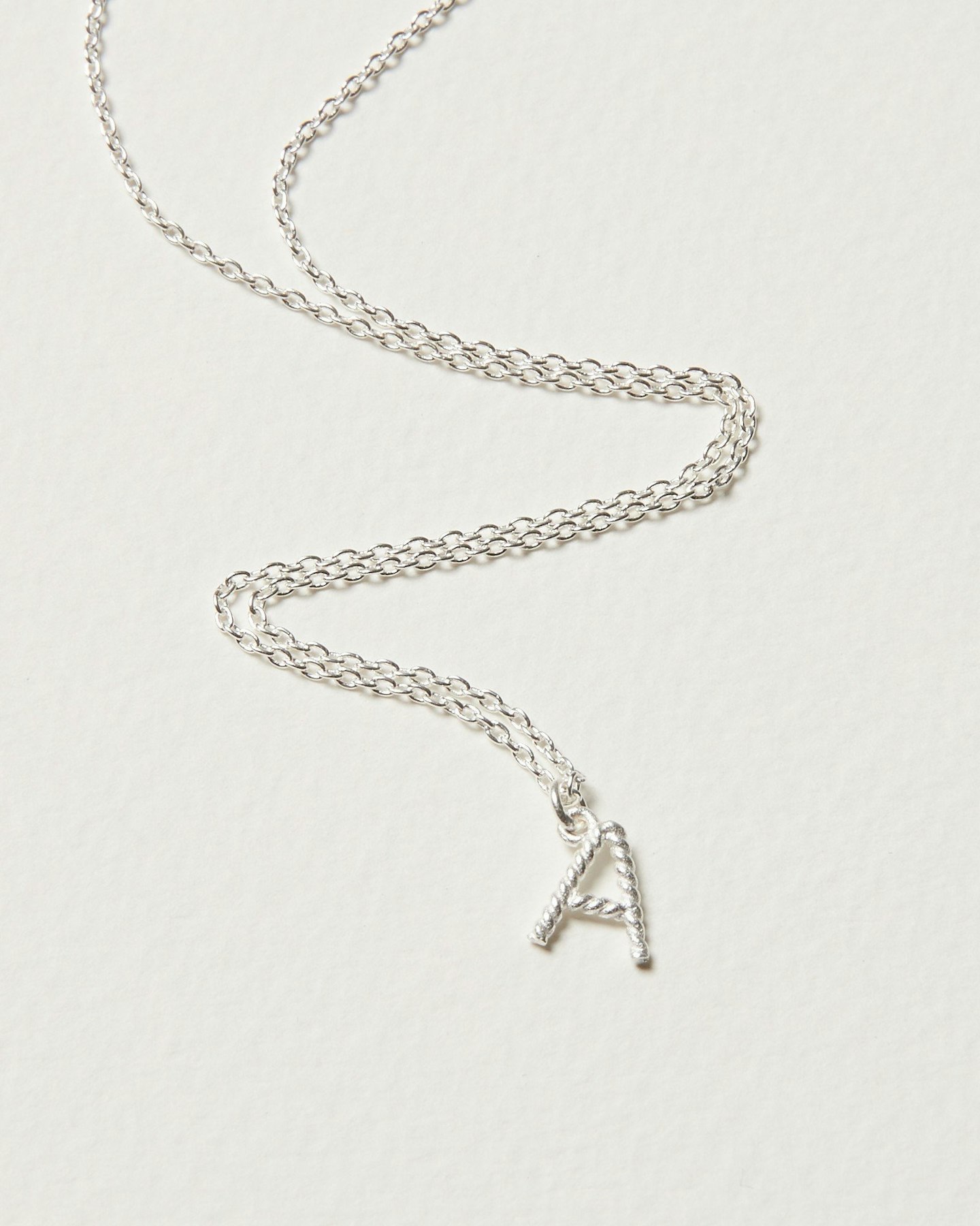 The Best Nameplate Necklaces - Grazia