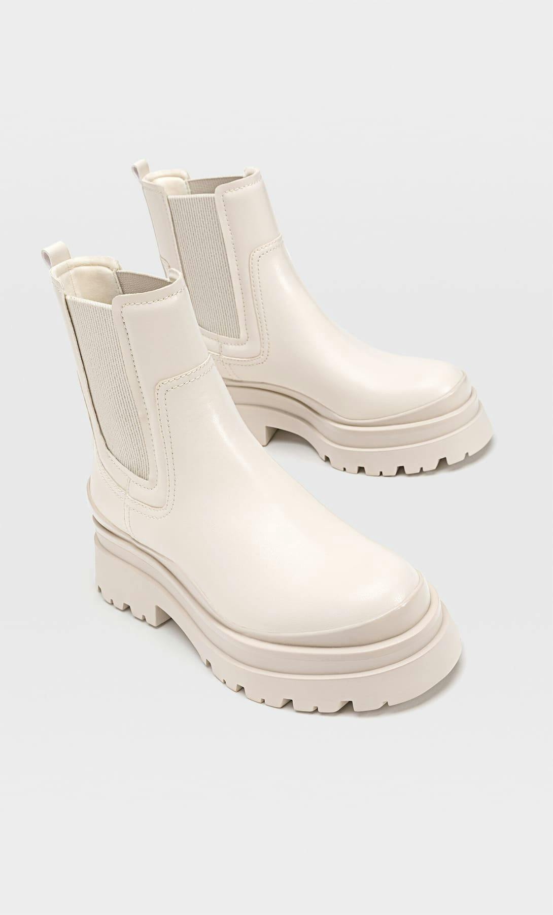 cream boots stradivarius