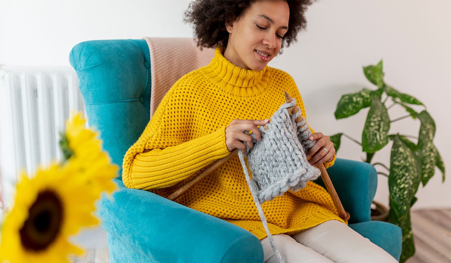 How to Cast On in Knitting for Beginners - Sarah Maker