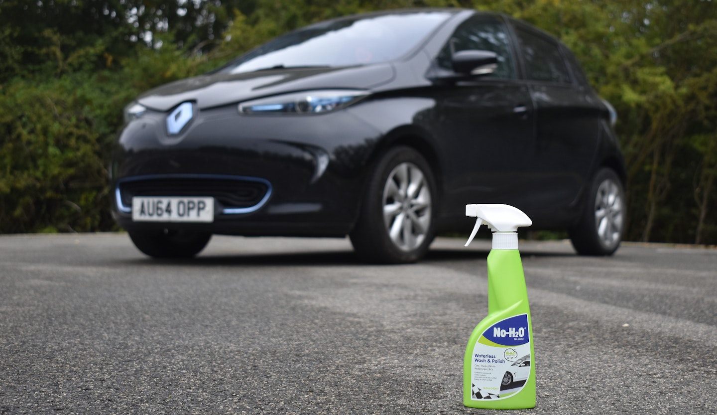 No-H2O Waterless Wash in front of a Renault Zoe