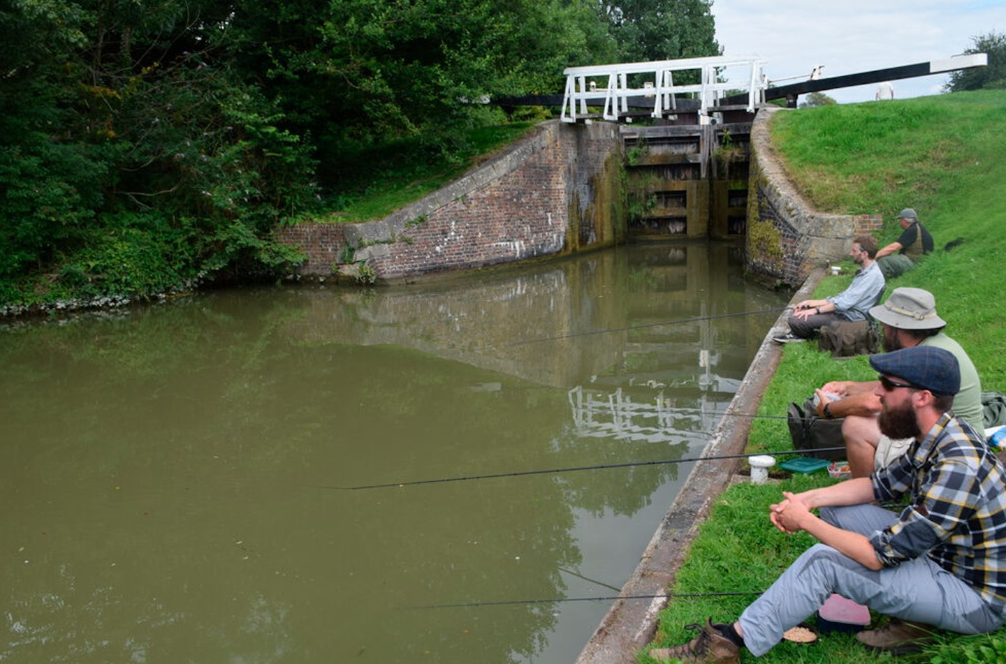  Competition  heats up on the Kennet  and Avon Canal