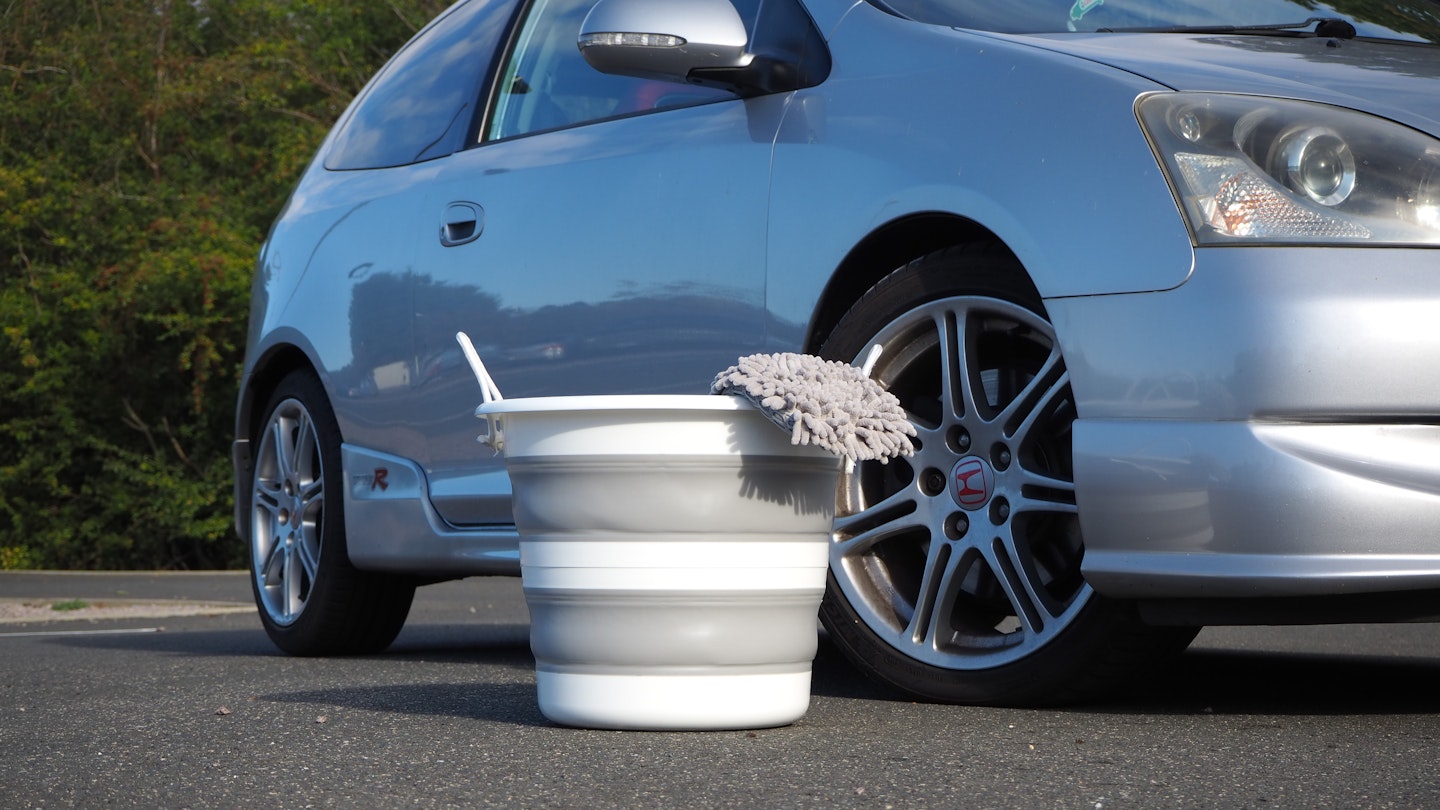 The Kleeneze Collapsible Bucket next to a Honda Civic Type R (EP3)