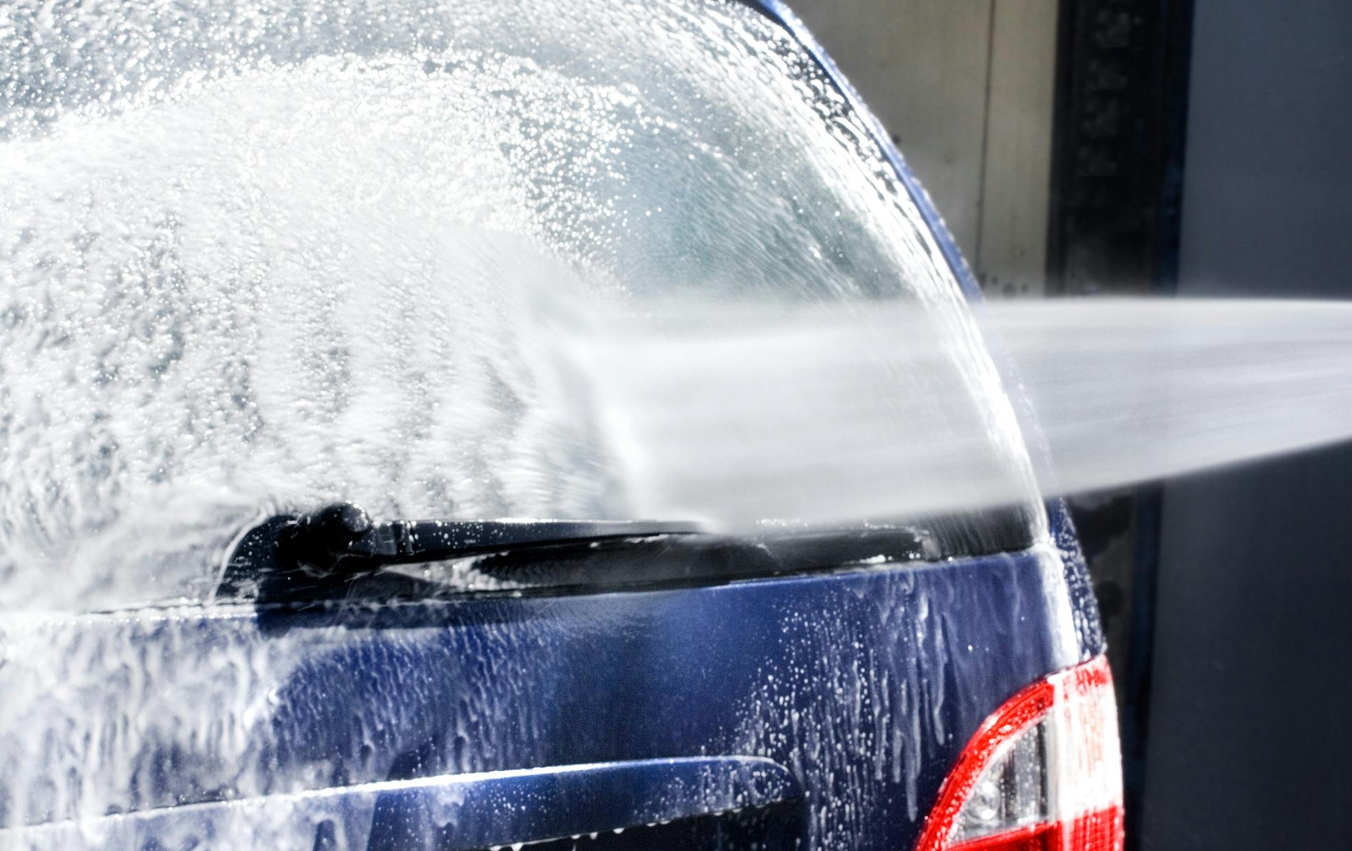 The best snow foam lances for better car cleaning UK