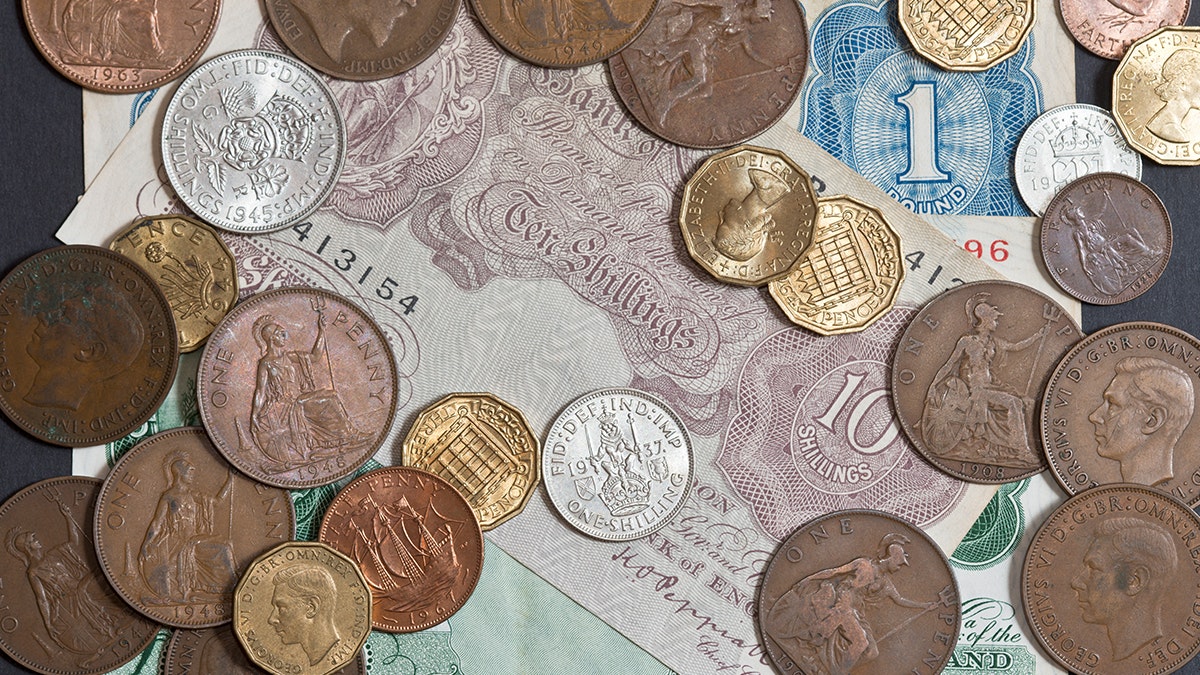 Understanding old money in the UK Pounds, shillings and pence