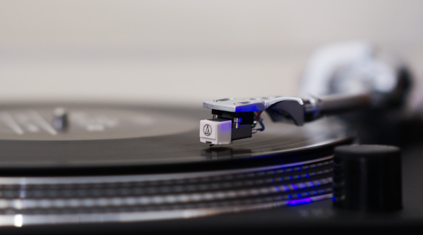 Lenco L-3809BK Turntable stylus close up