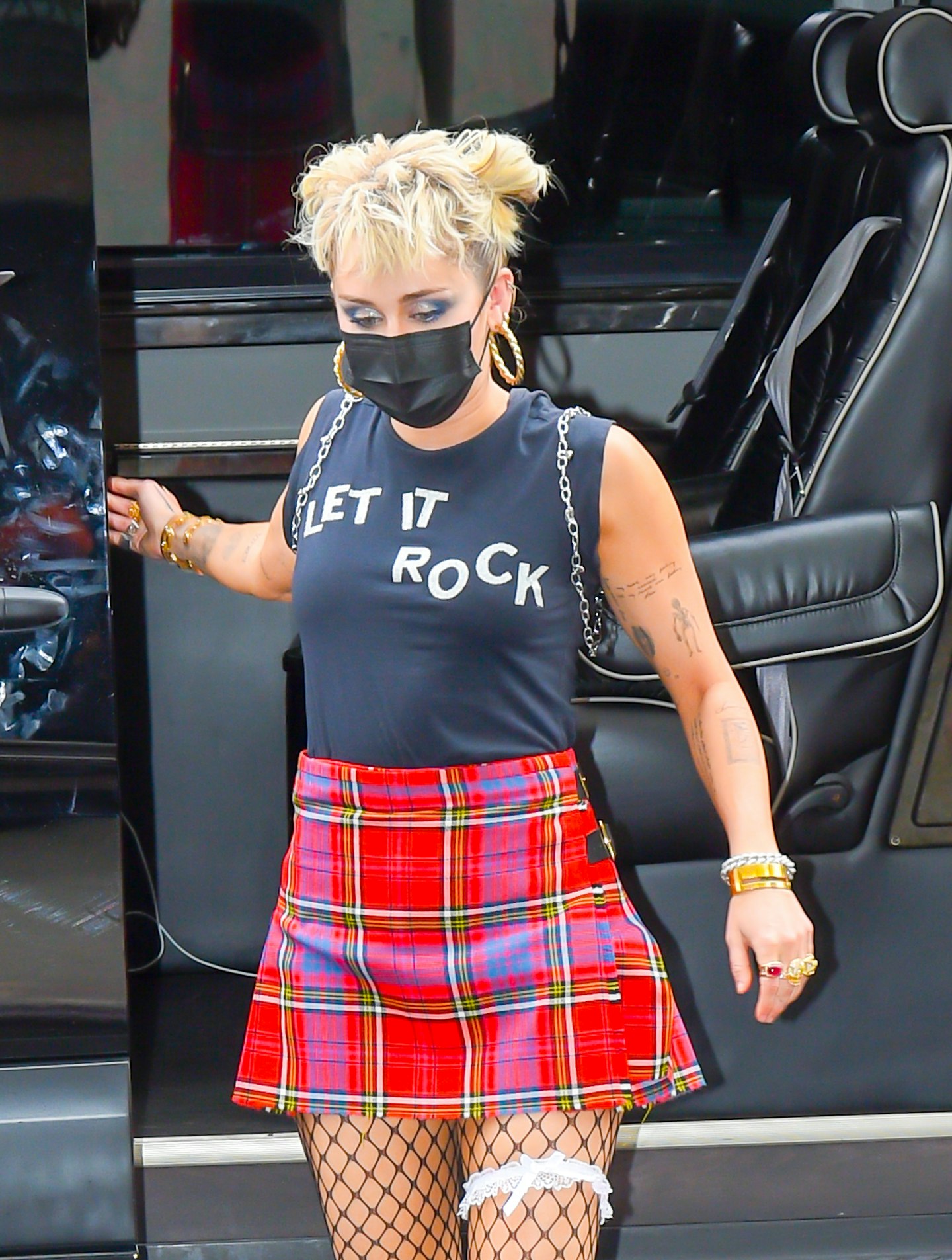 Miley channels her inner rockstar for festival season (Summer 2021)