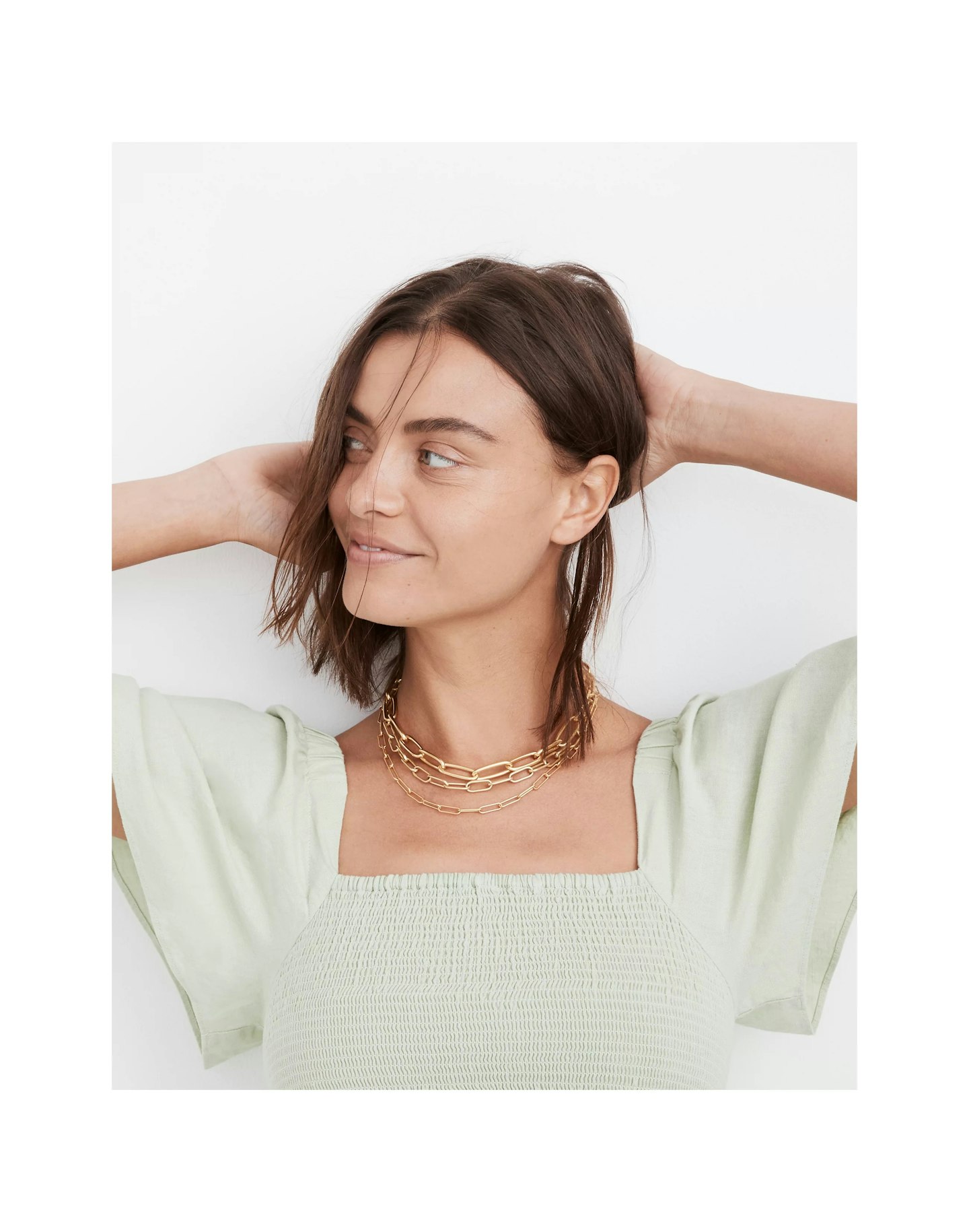 Paperclip-Chain-Necklace-love-quinn-paper-chain-gold-necklace-you-season-3