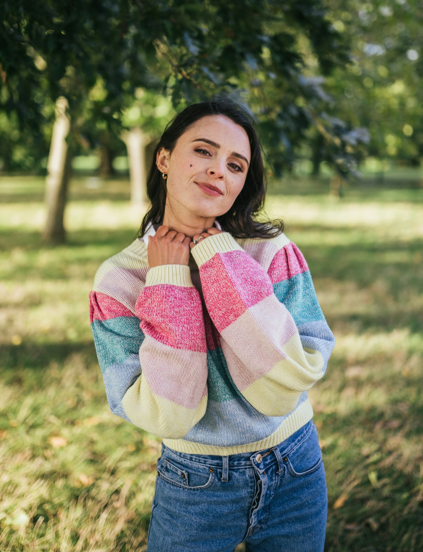 venetia la manna in a jumper