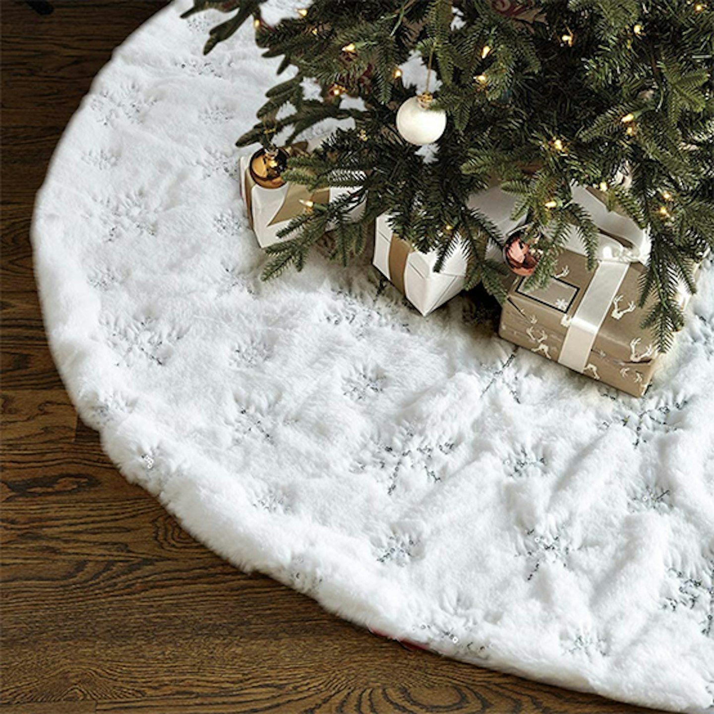 Snowflake Christmas tree skirt