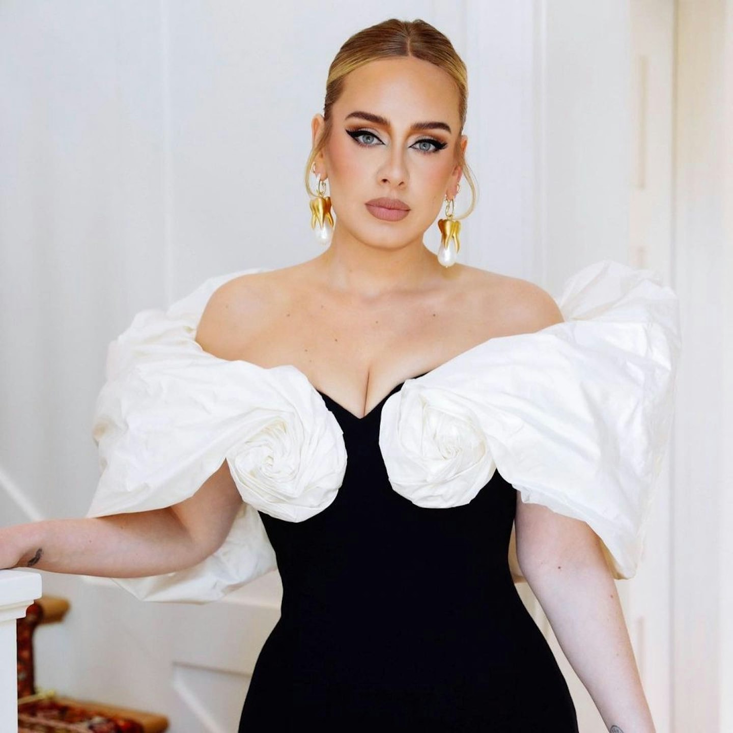 adele wearing schiaparelli haute couture 