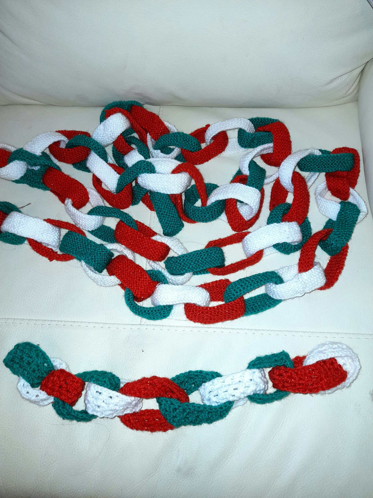 Knitted festive chain