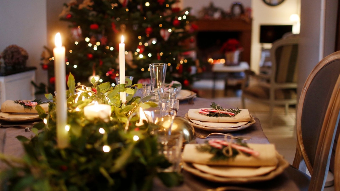 Christmas Dinner Table Arrangement