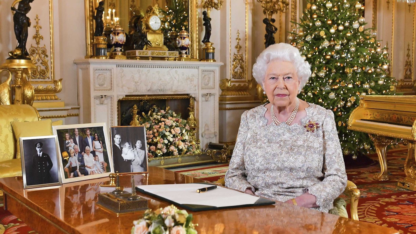 the queen christmas plans 2021
