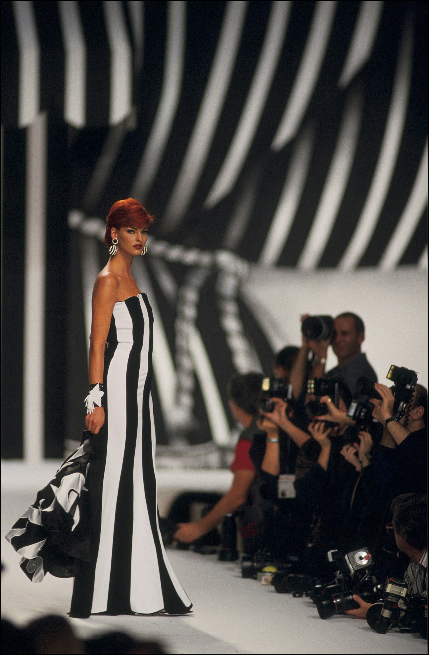 Zendaya WOWS at Louis Vuitton show in a double-zipper dress. I mean my, Zendaya